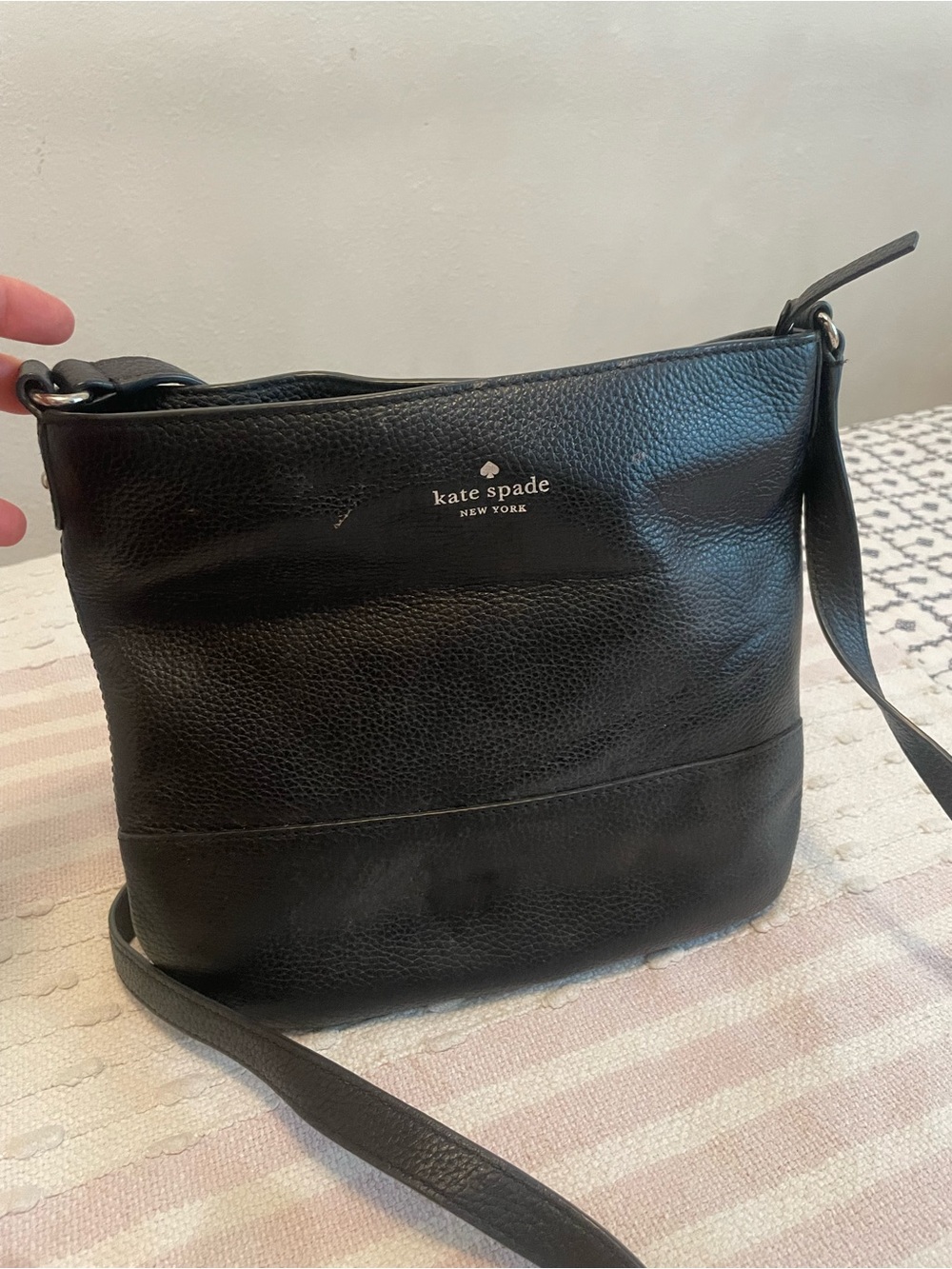 kate spade black leather shoulder bag with gold logo